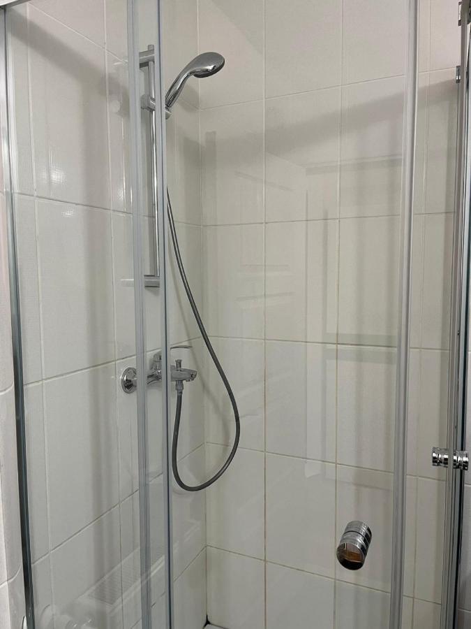 Tranzzzit Airport Apartment โอโตเปนี ภายนอก รูปภาพ